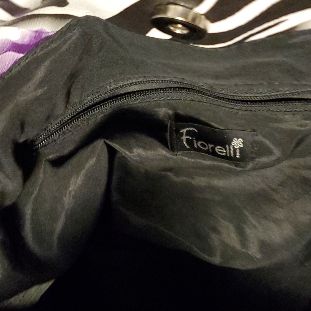 COPY - Women's fiorelli purse beautiful purple and black with purple roses mint… - Picture 4 of 5